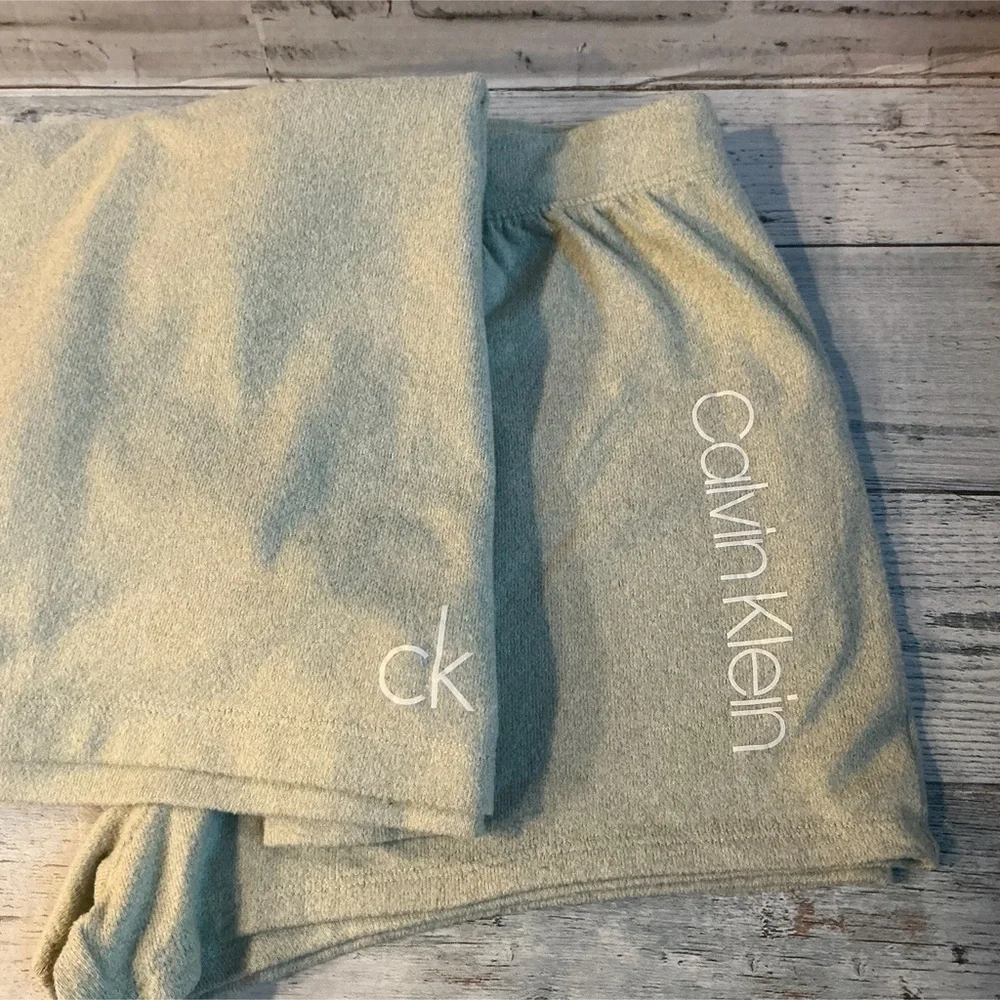 CALVIN KLEIN Women’s Size M Logo Relaxed V-neck Short Sleeve And Shorts Set - Picture 7 of 7